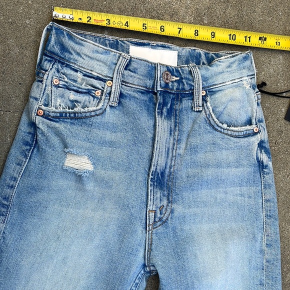 NWT MOTHER High Waisted Rider Skimp Jeans in The Confession - Picture 12 of 15